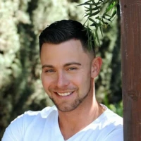 Сет Гэмбл Seth Gamble