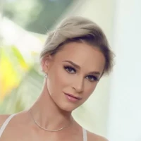 Эмма Хикс Emma Hix