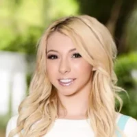 Кензи Ривз Kenzie Reeves