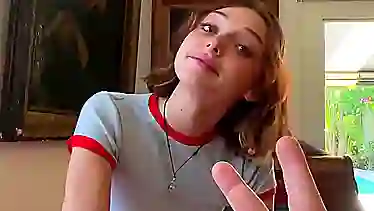 Молодая жена хочет трахаться, а не гулять в глуши с муженьком — худую трахнули в писю